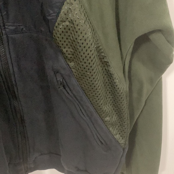 Adidas hooded jacket w/ 3 different materials zipper pockets hook and loop neck - Picture 5 of 11